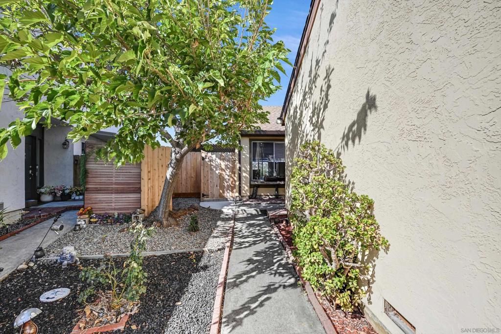 8858 Capcano Rd, San Diego, CA 92126 — photo 5