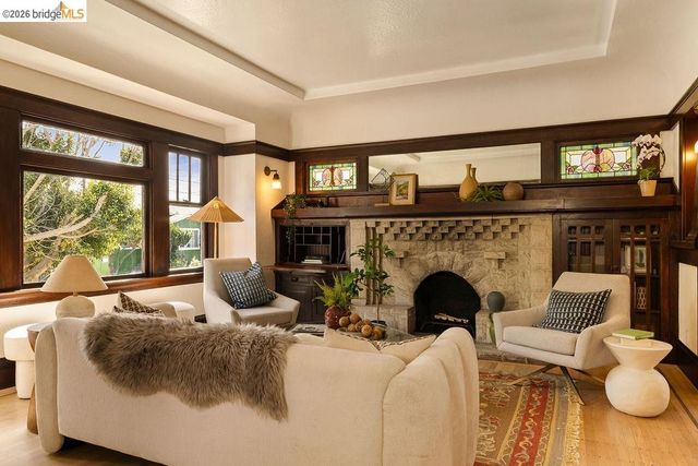 970 39th St, Oakland, CA 94608