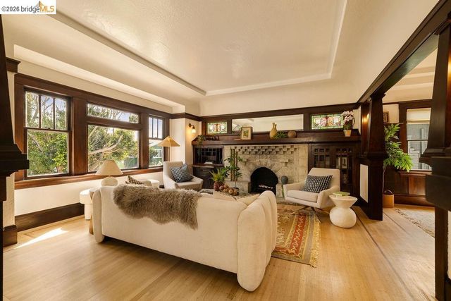 970 39th St, Oakland, CA 94608