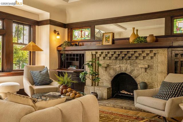 970 39th St, Oakland, CA 94608