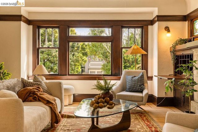 970 39th St, Oakland, CA 94608