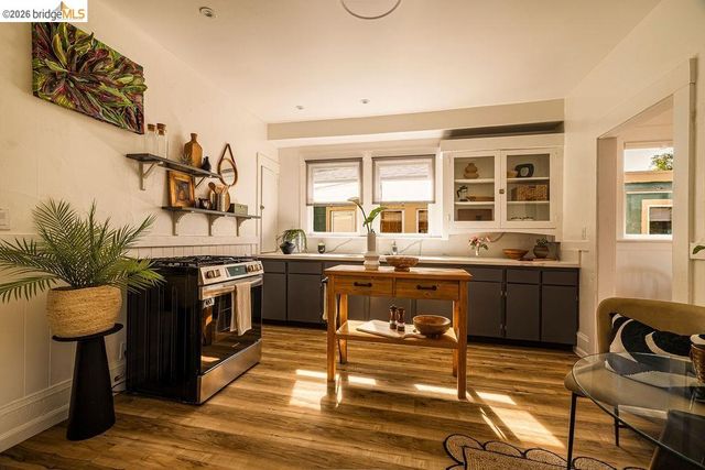 970 39th St, Oakland, CA 94608