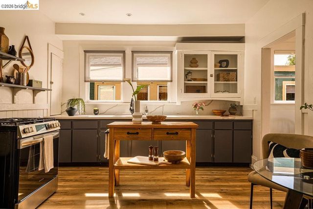 970 39th St, Oakland, CA 94608