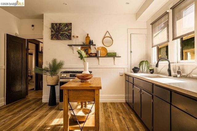 970 39th St, Oakland, CA 94608