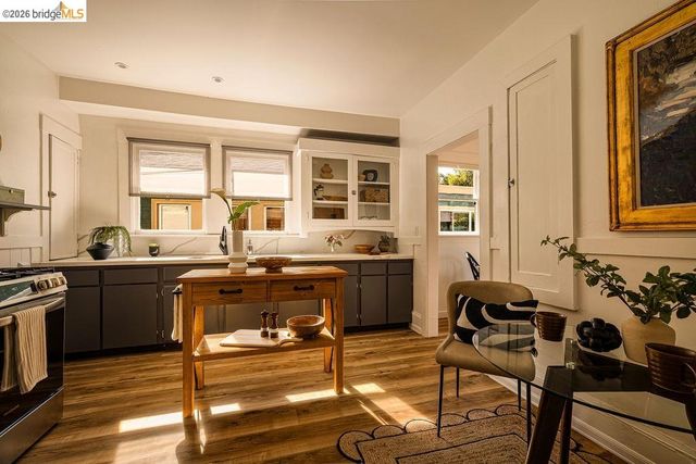 970 39th St, Oakland, CA 94608