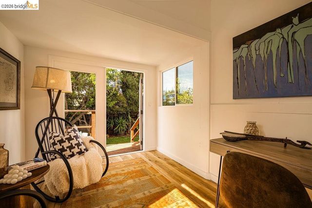 970 39th St, Oakland, CA 94608