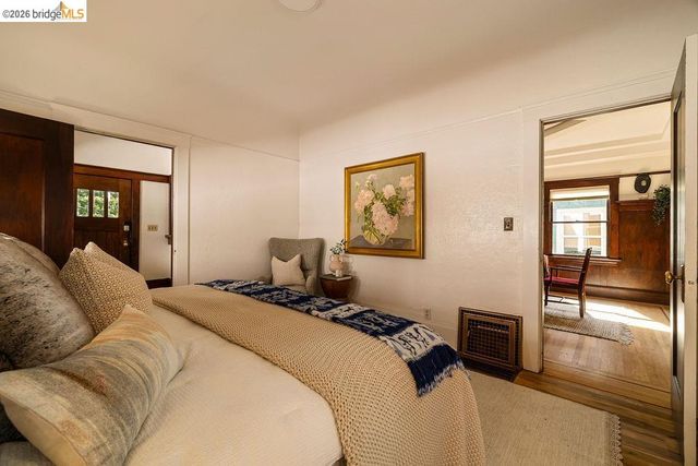 970 39th St, Oakland, CA 94608