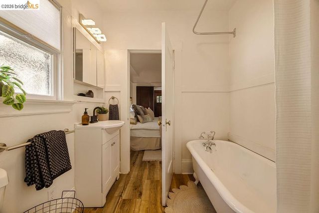 970 39th St, Oakland, CA 94608