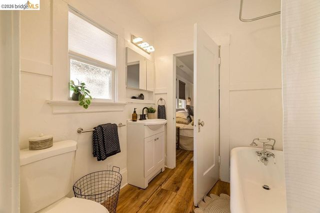 970 39th St, Oakland, CA 94608