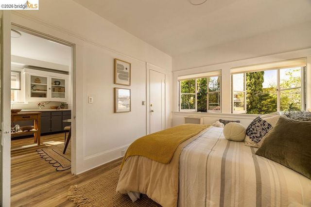 970 39th St, Oakland, CA 94608