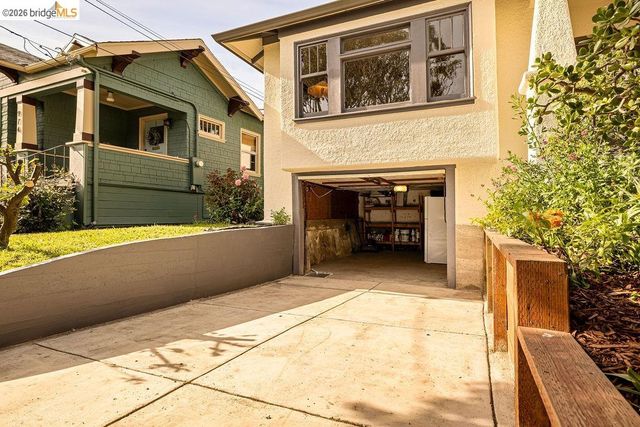 970 39th St, Oakland, CA 94608