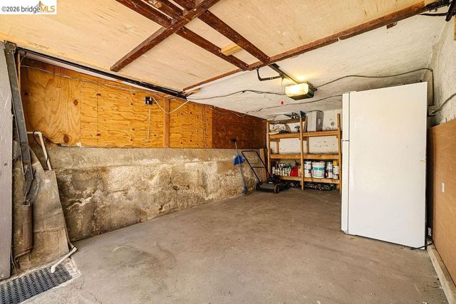 970 39th St, Oakland, CA 94608