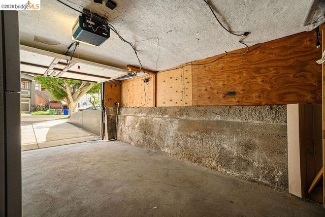 970 39th St, Oakland, CA 94608