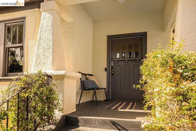 970 39th St, Oakland, CA 94608