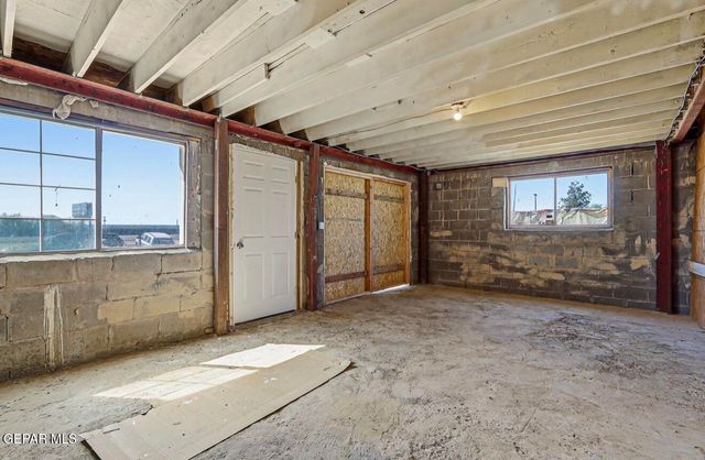 8038 N DESERT Boulevard, Canutillo, TX 79835