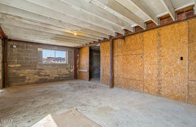 8038 N DESERT Boulevard, Canutillo, TX 79835
