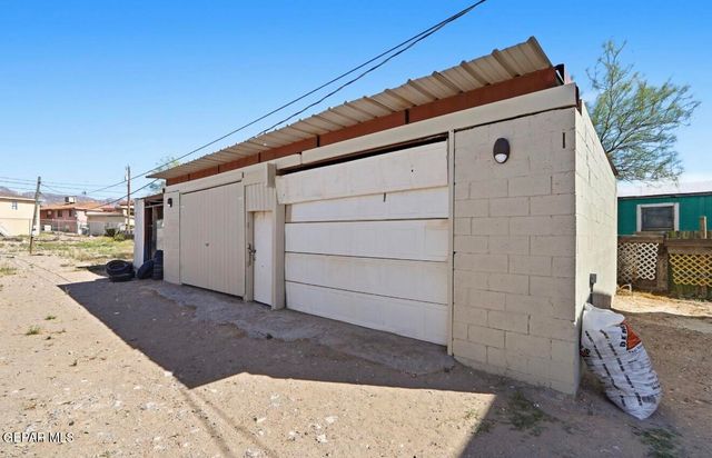 8038 N DESERT Boulevard, Canutillo, TX 79835