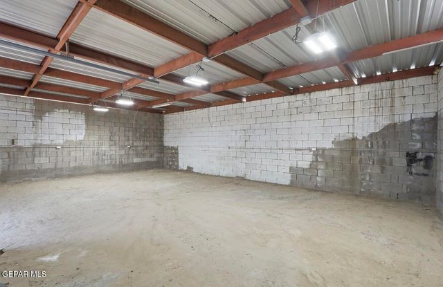 8038 N DESERT Boulevard, Canutillo, TX 79835