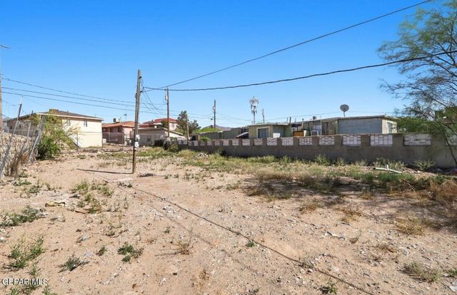8038 N DESERT Boulevard, Canutillo, TX 79835