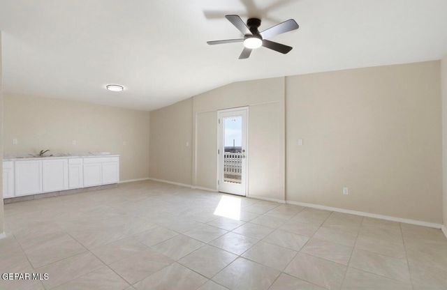 8038 N DESERT Boulevard, Canutillo, TX 79835
