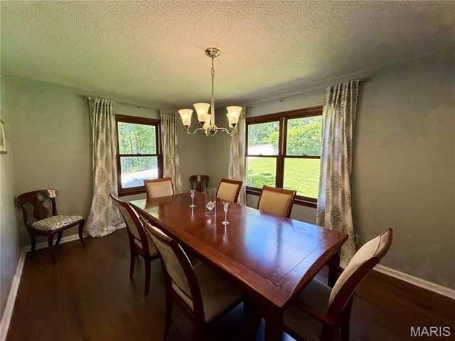 4 El Rancho Drive, Hannibal, MO 63401