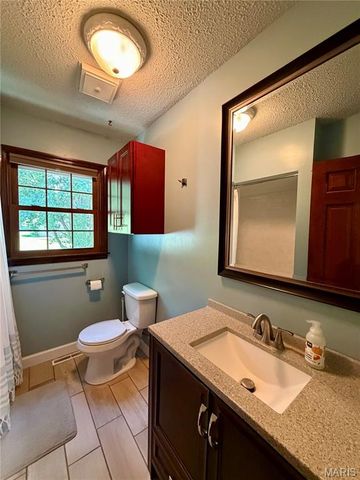 4 El Rancho Drive, Hannibal, MO 63401