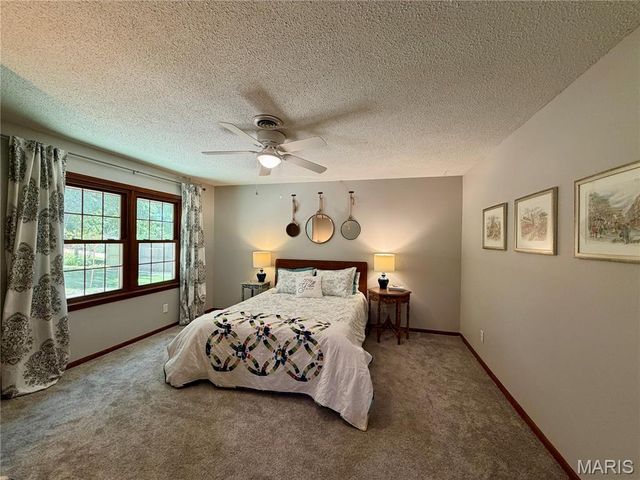 4 El Rancho Drive, Hannibal, MO 63401