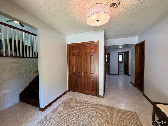 4 El Rancho Drive, Hannibal, MO 63401