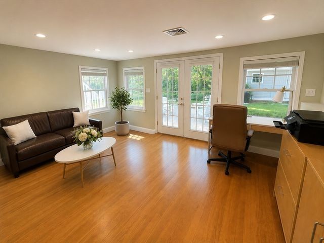 310 Concord Ave, Lexington, MA 02421