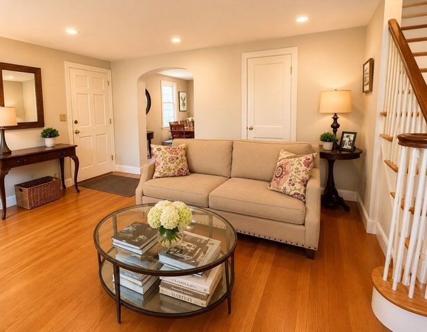 310 Concord Ave, Lexington, MA 02421