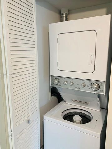 2412 NE 26th St 4, Fort Lauderdale, FL 33305