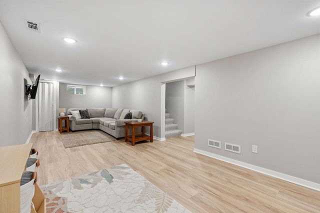 8140 Xerxes Avenue S, Bloomington, MN 55431