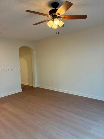 4219 NE 9th St, Homestead, FL 33033