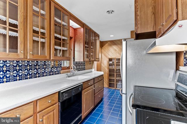 3614 CREST DR, Annandale, VA 22003