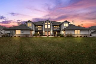 827 Quinlan DRIVE #H, Pewaukee, WI 53072