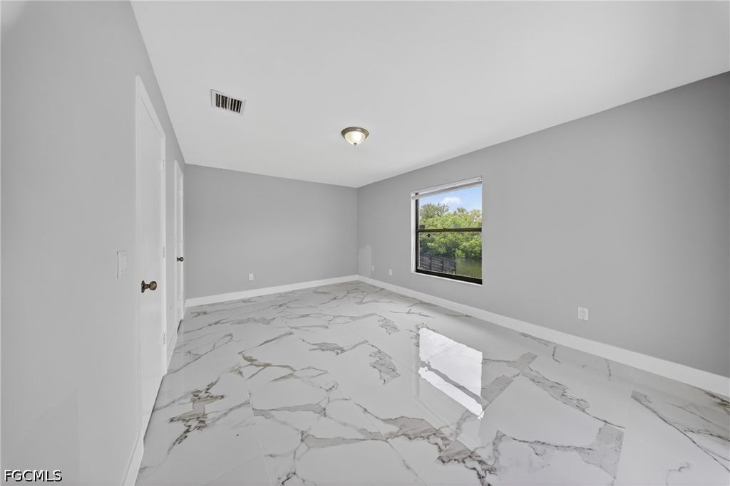Image 15 of property listing at 1417 Everest PKWY E, Cape Coral, FL 33904