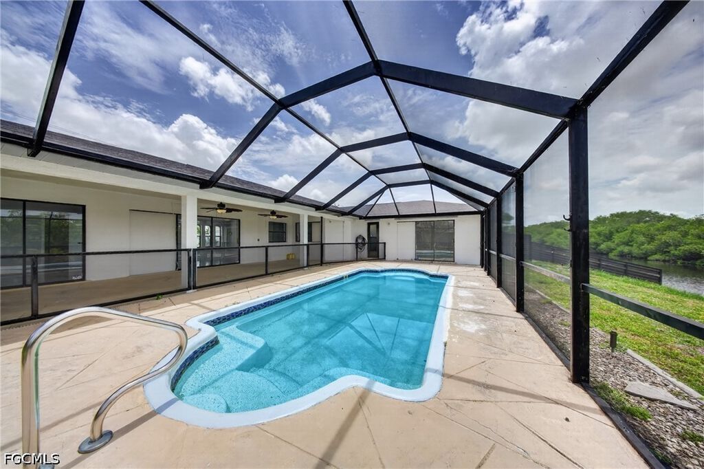 Image 17 of property listing at 1417 Everest PKWY E, Cape Coral, FL 33904