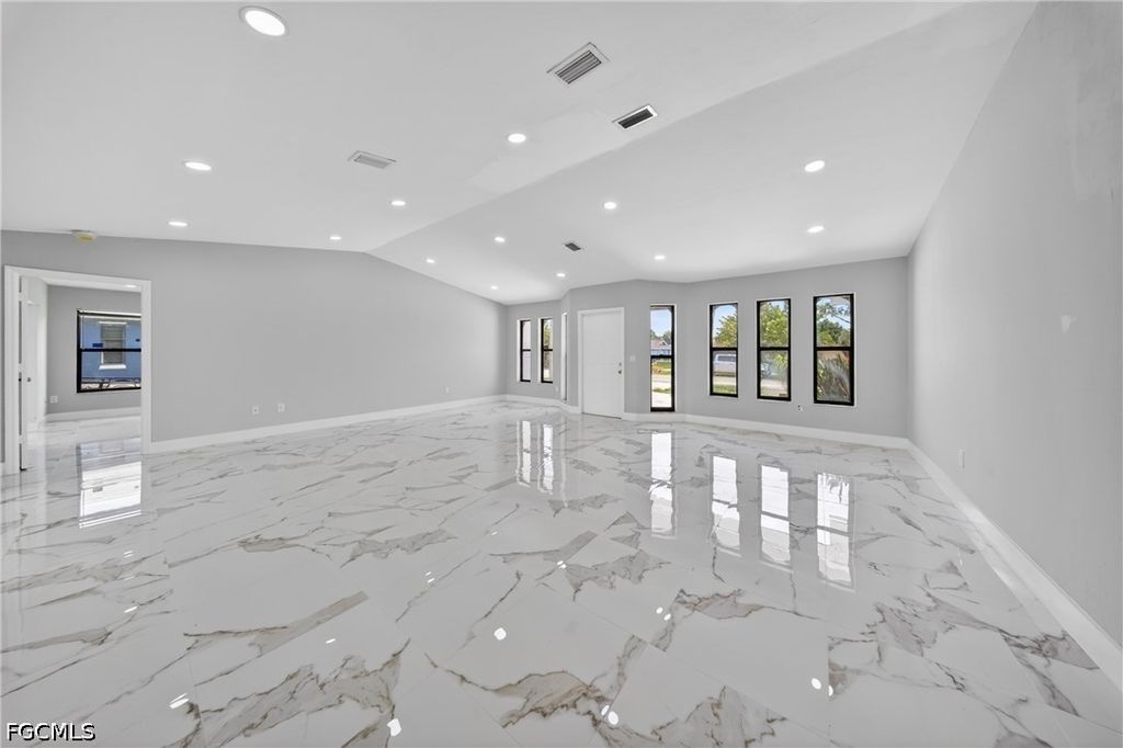 Image 6 of property listing at 1417 Everest PKWY E, Cape Coral, FL 33904