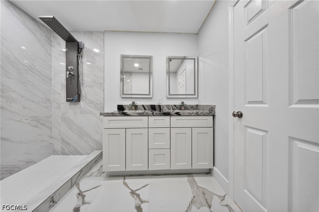 Image 8 of property listing at 1417 Everest PKWY E, Cape Coral, FL 33904
