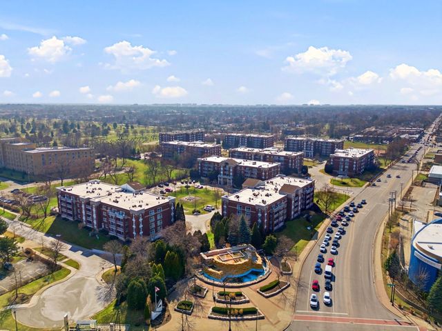 7011 W Touhy Avenue 205, Niles, IL 60714