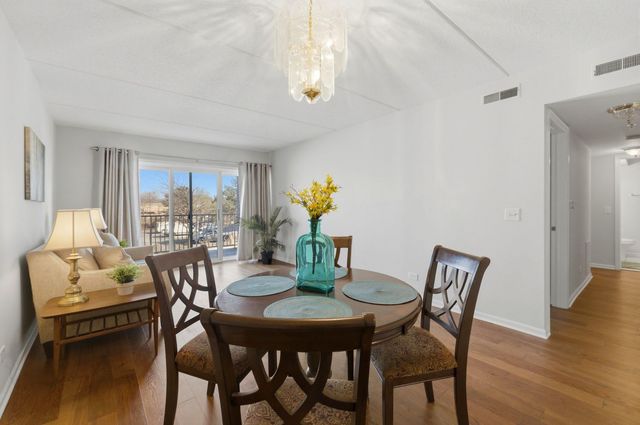 7011 W Touhy Avenue 205, Niles, IL 60714