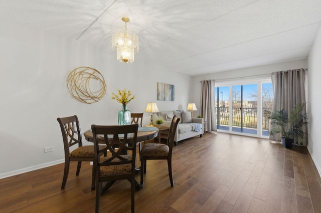 7011 W Touhy Avenue 205, Niles, IL 60714