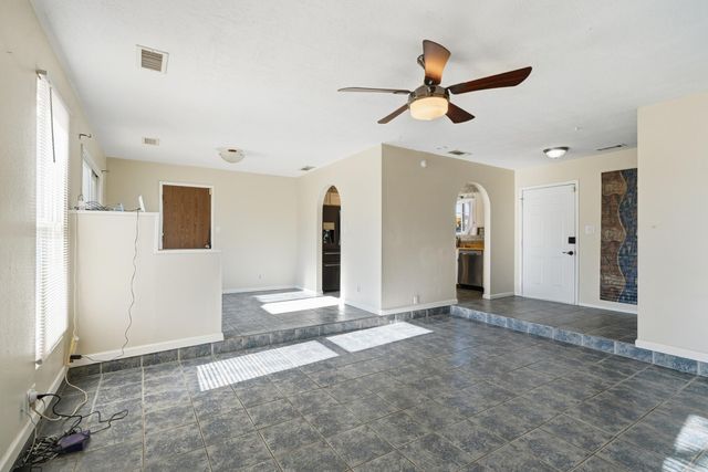 583 Stagecoach Road SE, Rio Rancho, NM 87124