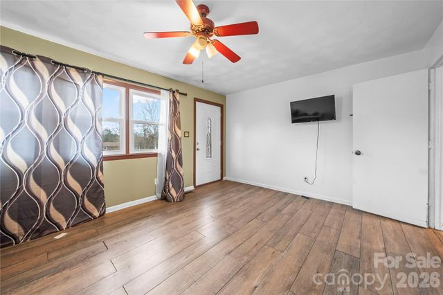 7910 Winalda Avenue, Sherrills Ford, NC 28673