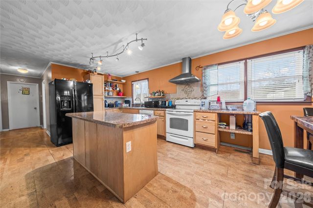 7910 Winalda Avenue, Sherrills Ford, NC 28673