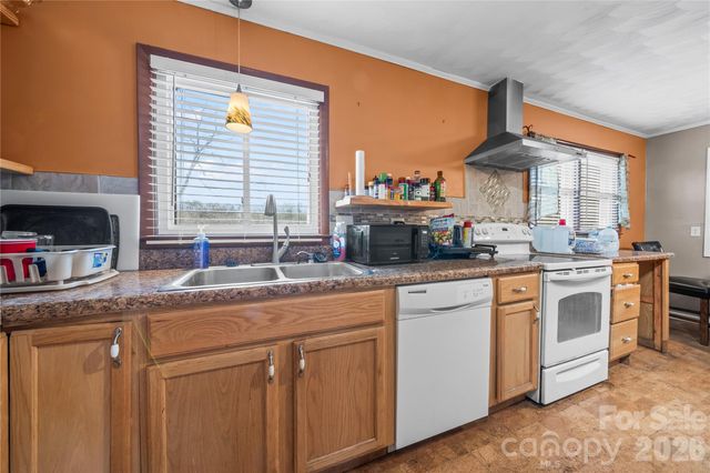 7910 Winalda Avenue, Sherrills Ford, NC 28673