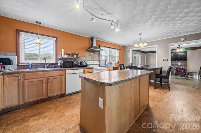 7910 Winalda Avenue, Sherrills Ford, NC 28673