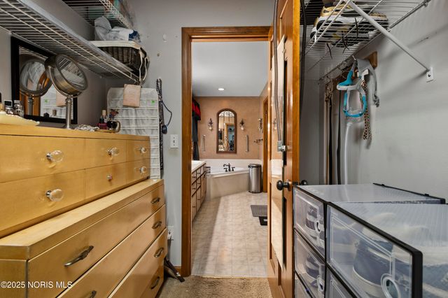 7255 Apache Trail, Holland, OH 43528