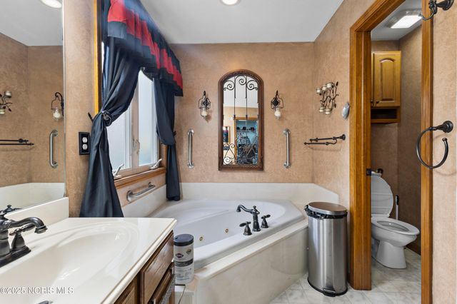 7255 Apache Trail, Holland, OH 43528