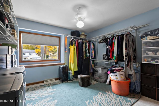 7255 Apache Trail, Holland, OH 43528